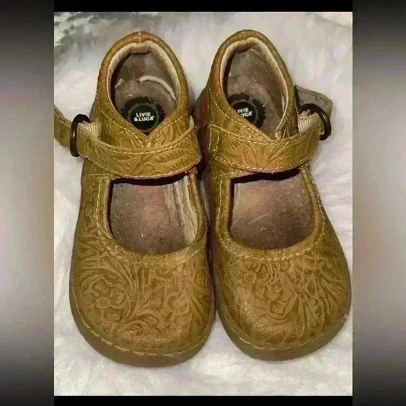 LIVIE & LUCA LEATHER FLORAL MARY JANE SHOES 9 - Picture 1 of 2